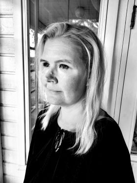 Kirjailijablogi: Jenni Kirves ”Sota lähensi, korona eristi”